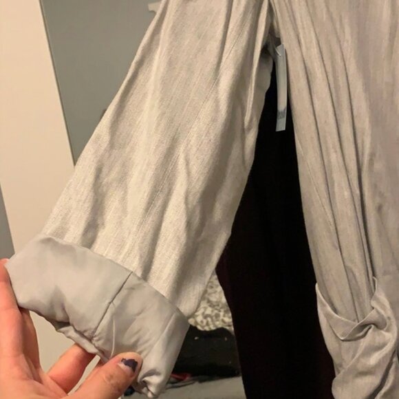 Aritzia Talulah Blazer Size 4 - Picture 4 of 7